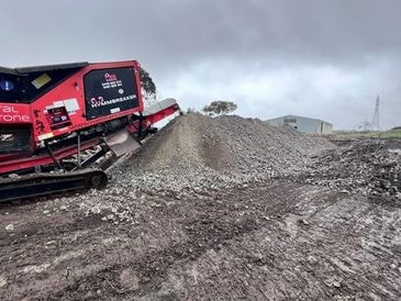HAMMBREAKER 250 shredder with processed material